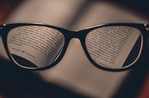 black-text-reflect-on-eyeglasses